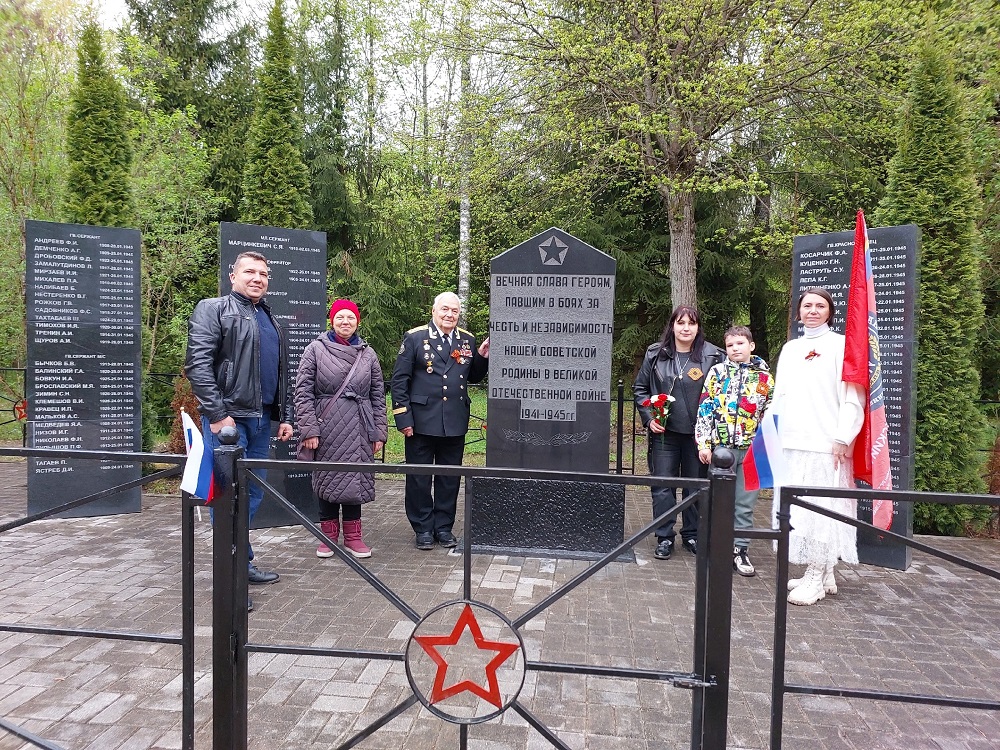 9_мая_мемориал_на_месте_братской_могилы